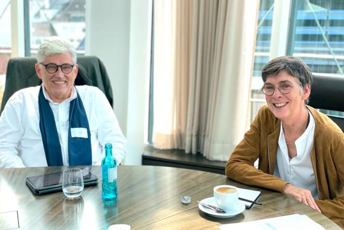 Dr. Ulrike Düwel und Peter Helbig, beide Mitglieder des IVC Führungskreises, diskutieren im Rahmen des 2. IVC-Cyberforums die Cybersicherheit in der Wasserwirtschaft